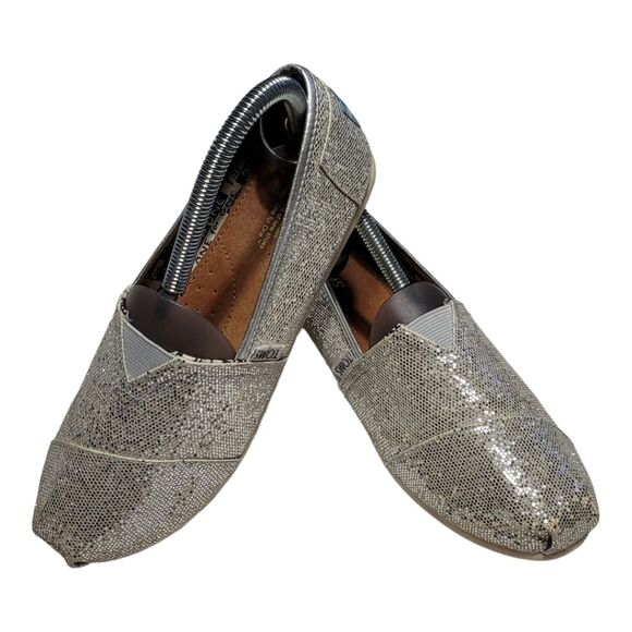 Toms Slip On Flats Silver Blingy Glitter Sequin Material Size Youth 4.5 GUC - Picture 2 of 6